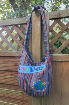 Umhängetasche Beuteltasche bestickte Tasche " Pray for the World "